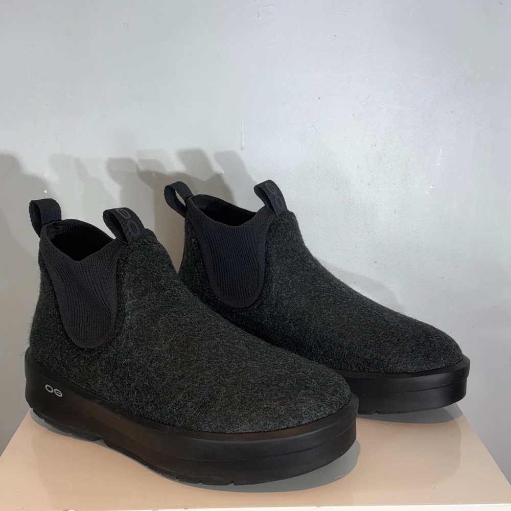 OOFOS Women's OOmega Londoner Boot grey size women’s 9 wool blend NWOB
